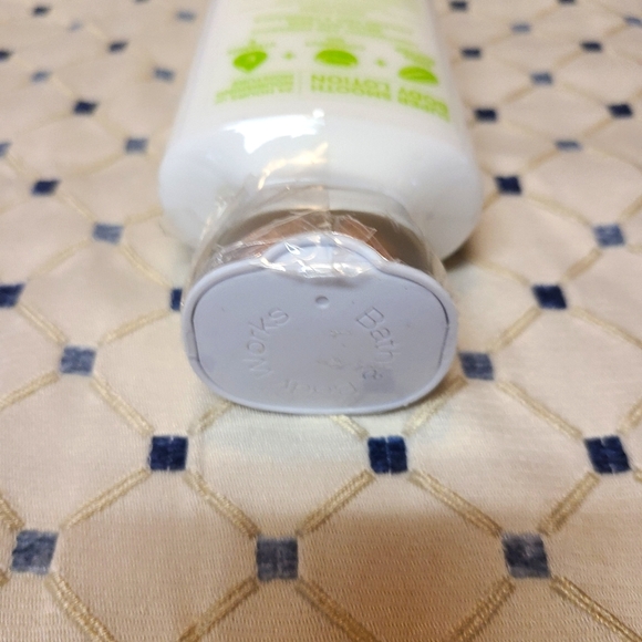 🆕️🍋🍈NWT White Citrus Body Lotion - Picture 5 of 6